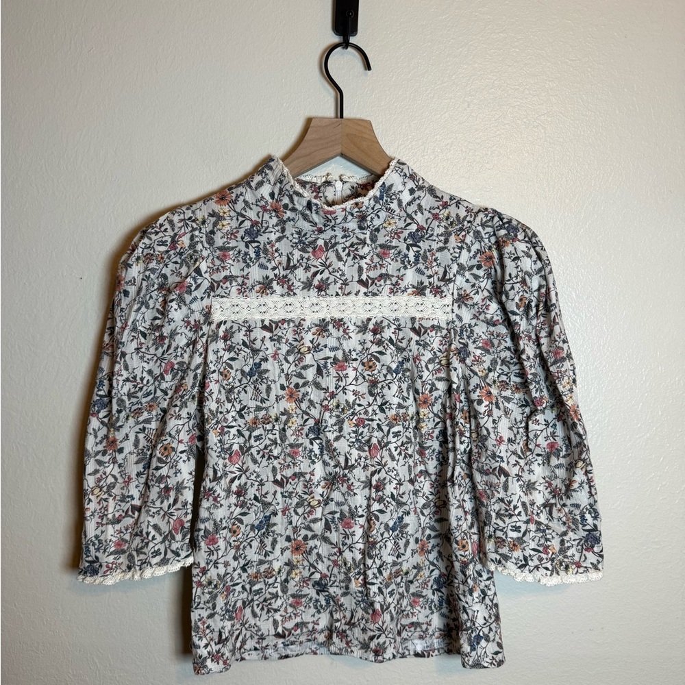 Stellah Floral Lace Trimmed‎ Blouse
